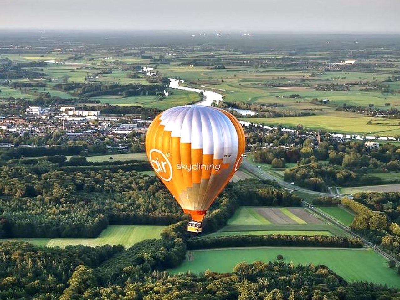 Ballonvaren boven Gelderland-Photocredit David Schrink-Dutch Drone Views